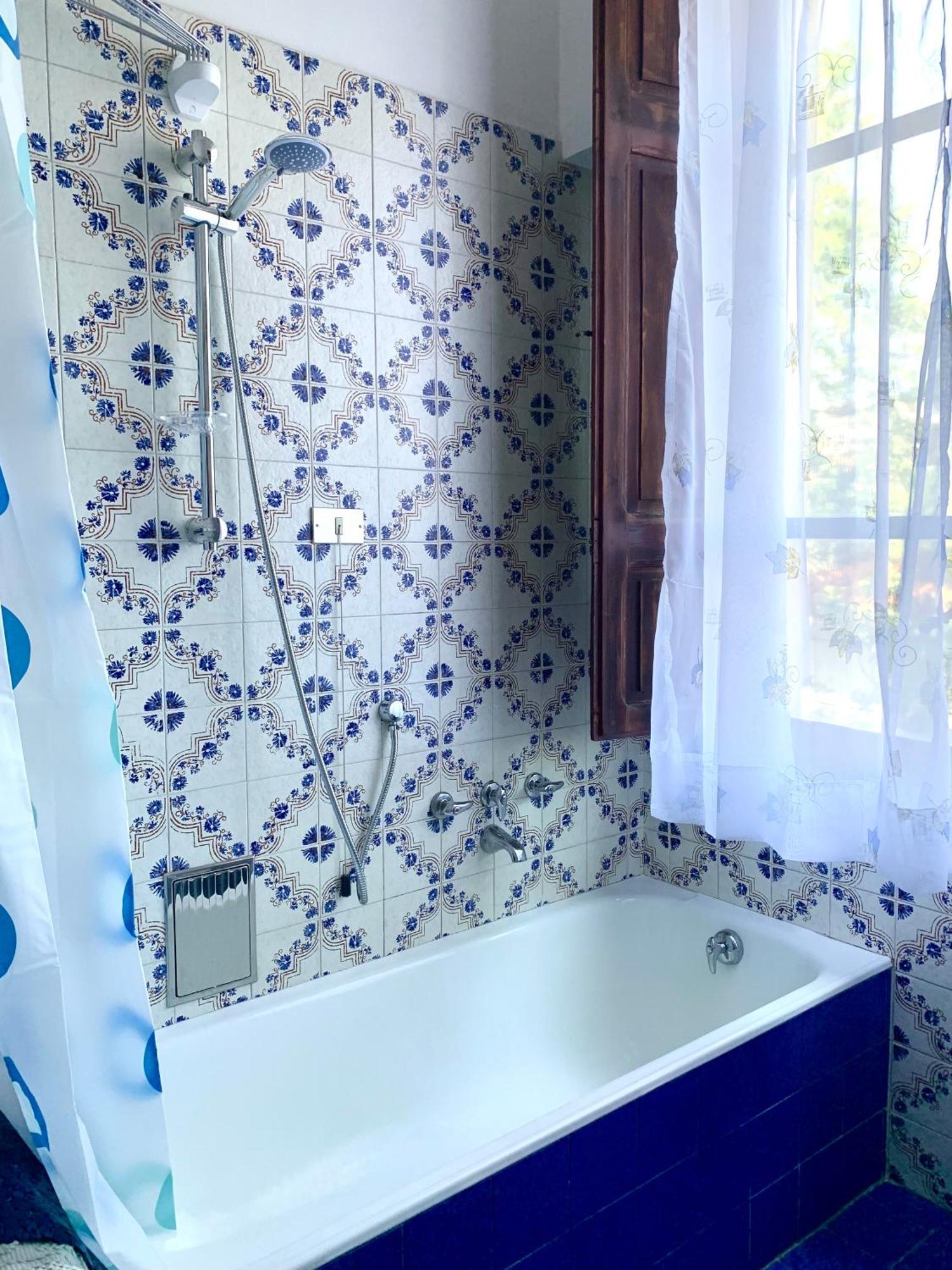 Guest House A Due Passi Olbia Exterior foto